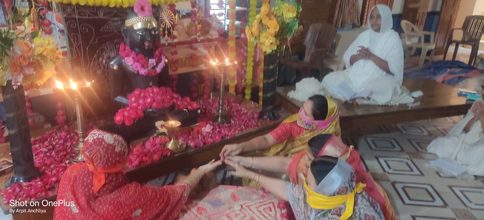 पुष्य नक्षत्र में गूंजा  नवकार भाष्य जाप, नेमिनाथ दादा को अर्पित किए 108 पुष्प