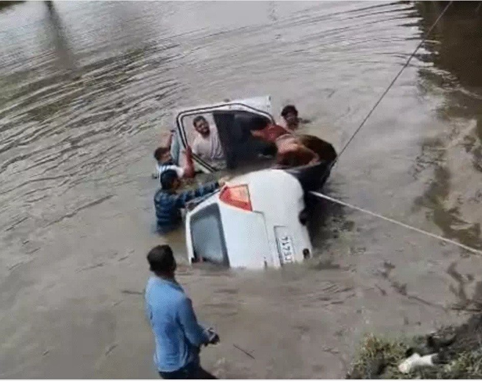 राजगढ़ में दर्दनाक हादसा: तालाब में गिरी कार, 5 दोस्तों की मौत