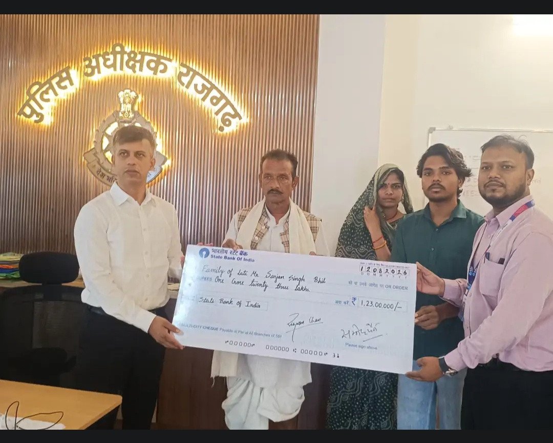 शहीद प्रधान आरक्षक के परिवार को 1.23 करोड़ की आर्थिक सहायता, बेटे को मिली अनुकंपा नियुक्ति