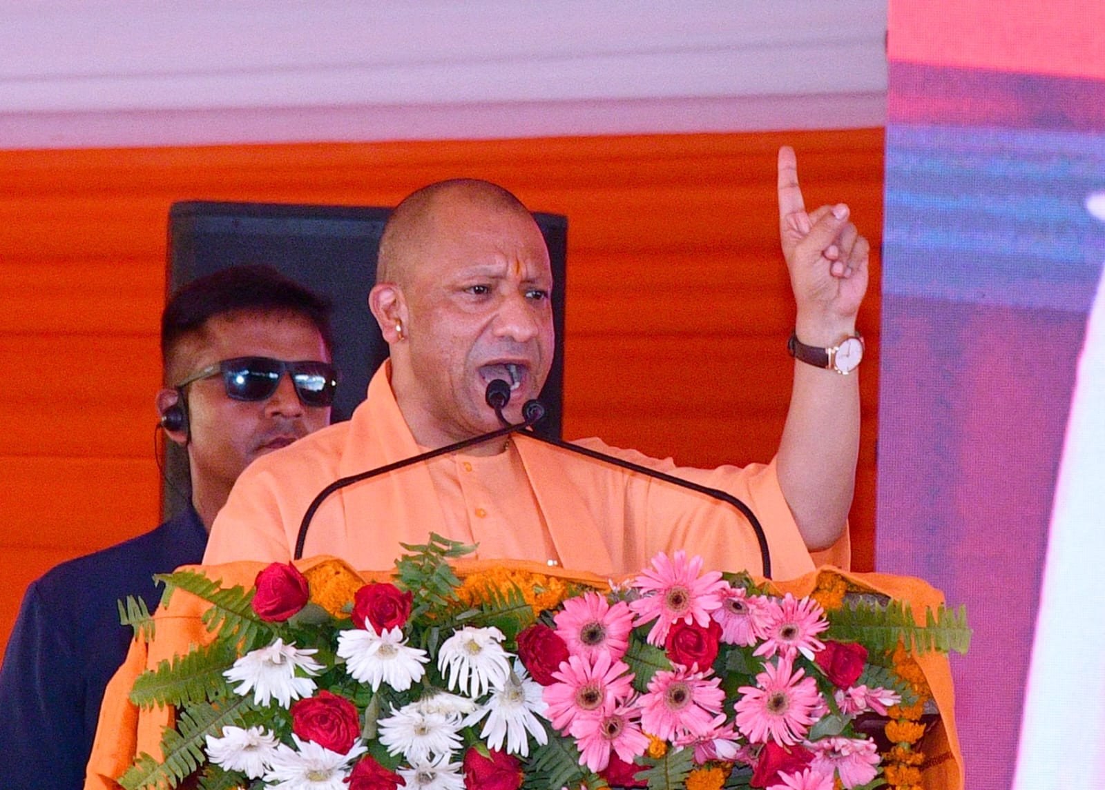 नकल माफिया को मिट्टी में मिला देंगे, दोषियों के लिए जेल या जहन्नुम ही जगह – सीएम योगी