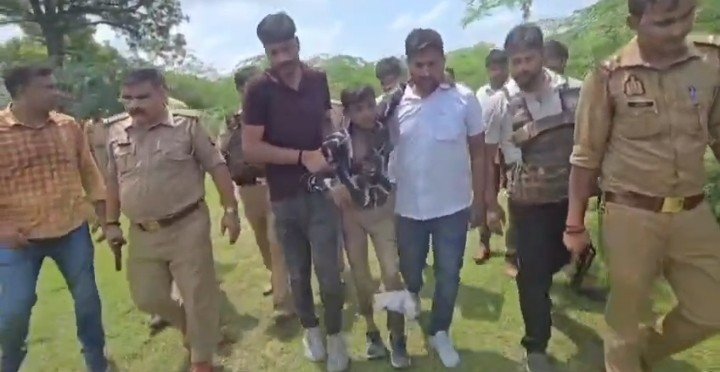 13 वर्षीय किशोरी के अपहरण एवं दुष्कर्म के प्रयास के आरोपियों को मुठभेड़ के बाद किया गिरफ्तार