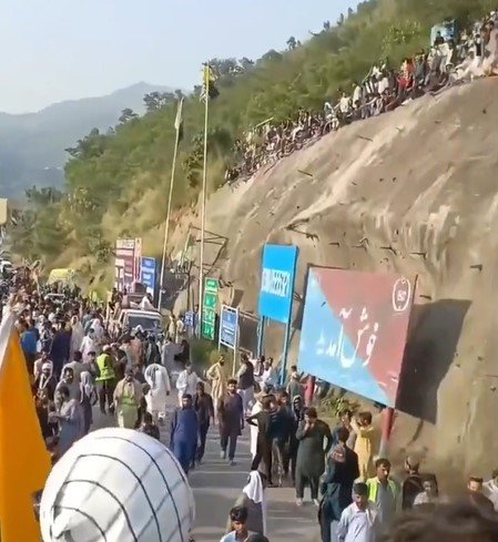 POK में प्रदर्शनकारियों पर फायरिंग, कई लोगों की मौत