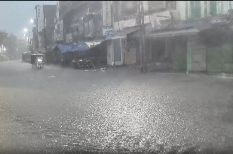 मौसम विभाग ने पूर्वी UP में जारी किया बारिश का रेड अलर्ट