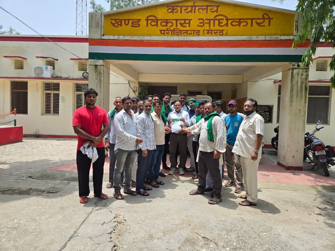 ग्राम विकास कार्यों में धांधली पर भाकियू (भानु) का आक्रोश, बीडीओ को सौंपा ज्ञापन
