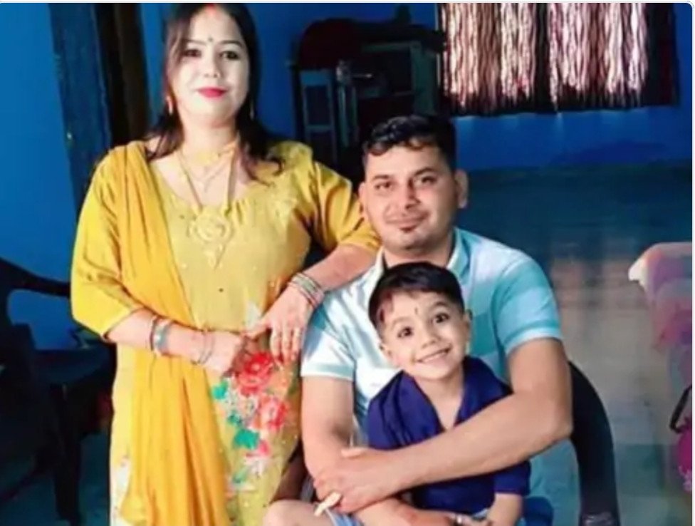 मेरठ में सनसनी: स्कूल संचालक की संदिग्ध मौत, बेड पर मिला सांप; पत्नी पर हत्या की साजिश का आरोप