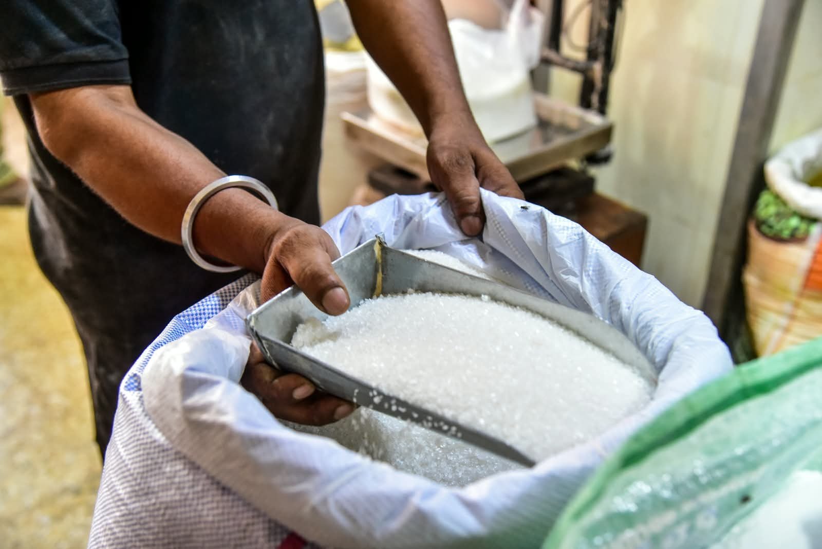 चीनी की कीमतों में गिरावट, रीसेल बाजार में भी भाव गिरे