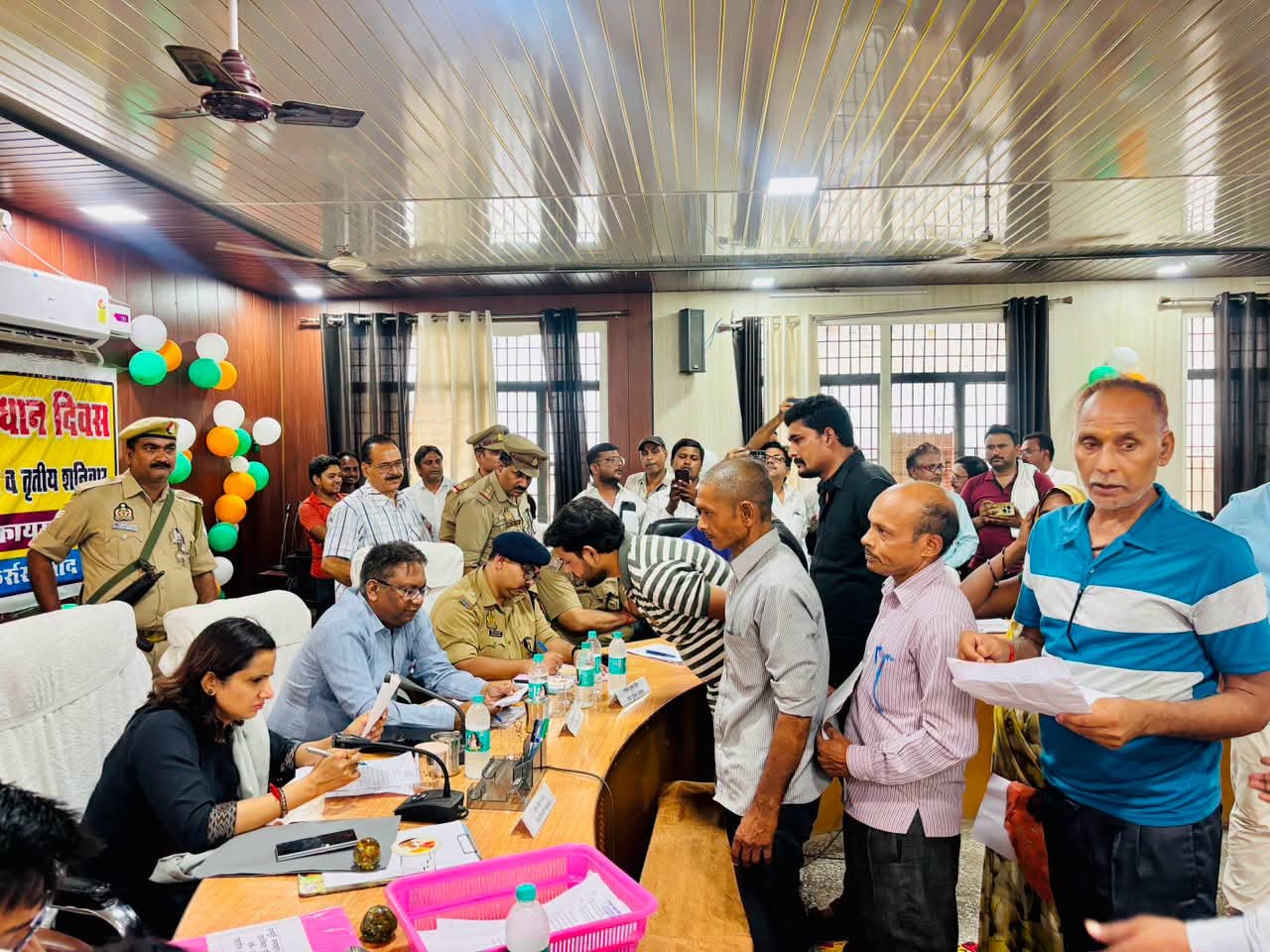 कायमगंज: समाधान दिवस में 189 शिकायतें पहुंचीं, डीएम ने अधिकारियों को दिए पारदर्शी निस्तारण के निर्देश