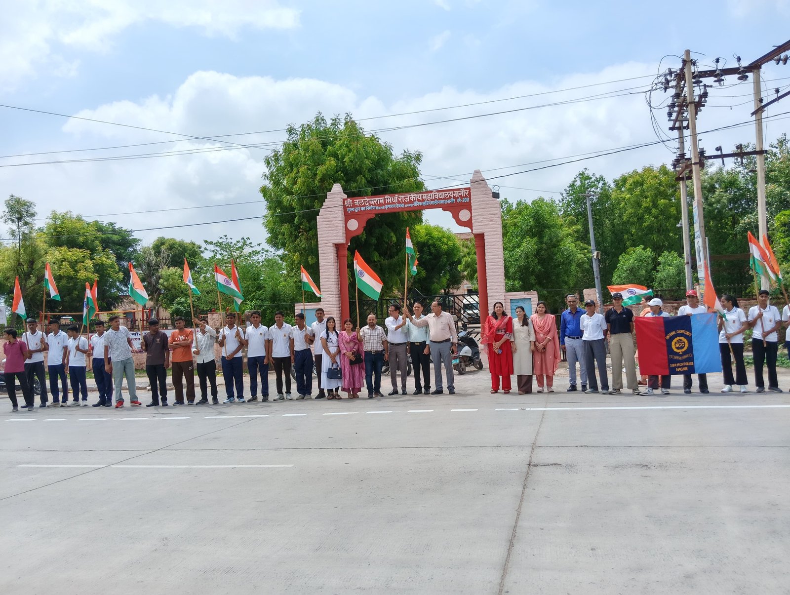 एनसीसी विद्यार्थियों व एनएसएस छात्राओं ने निकाली तिरंगा रैली