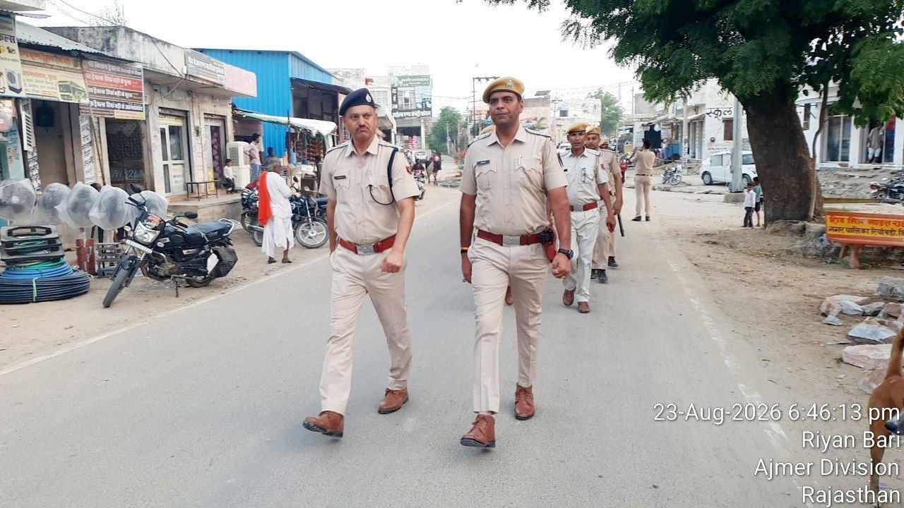 नगर निकाय चुनाव एवं त्योहारों के मद्देनजर रियांबड़ी में निकाला गया फ्लैग मार्च