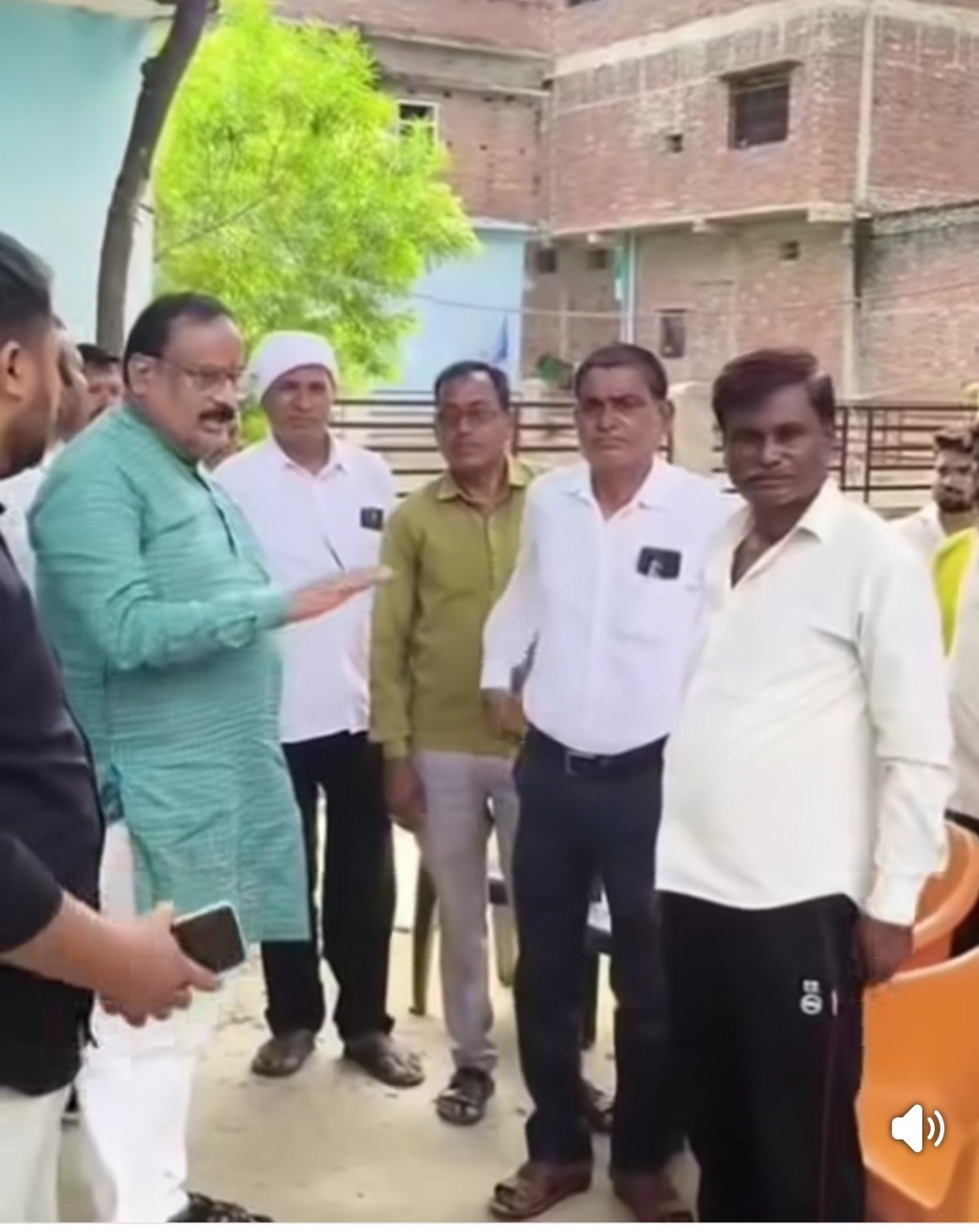 पट्टी नगर में बनेगा भव्य अम्बेडकर पार्क, नगर पंचायत अध्यक्ष अशोक कुमार जायसवाल ने अधिकारियों के साथ किया स्थल निरीक्षण*