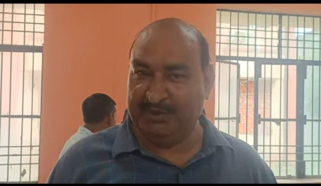 पट्टी तहसील लेखपाल संघ ने जिलाअधिकारी पट्टी को ज्ञापन पत्र सोपा