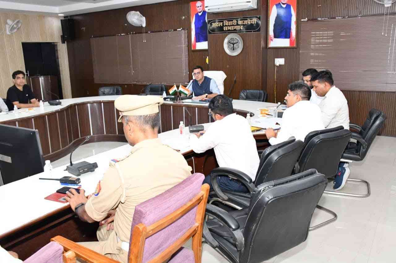 एक अक्टूबर से ओवरलोड स्कूली वाहनों पर होगी कार्रवाई: डीएम
