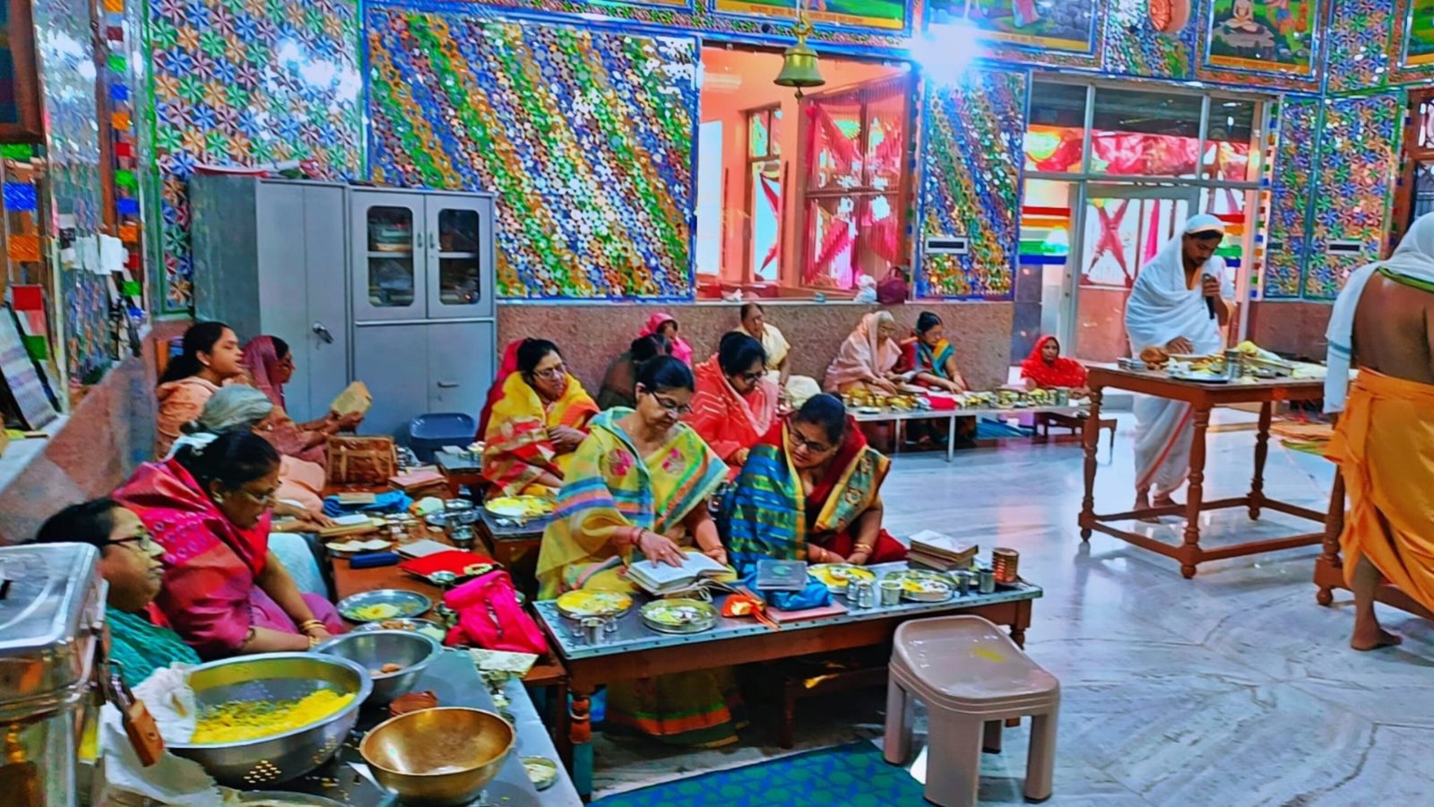 जैन समाज ने दसलक्षण पर्व के सातवां दिन उत्तम तप पर्व पर भगवान महावीर की करी पूजा अर्चना  