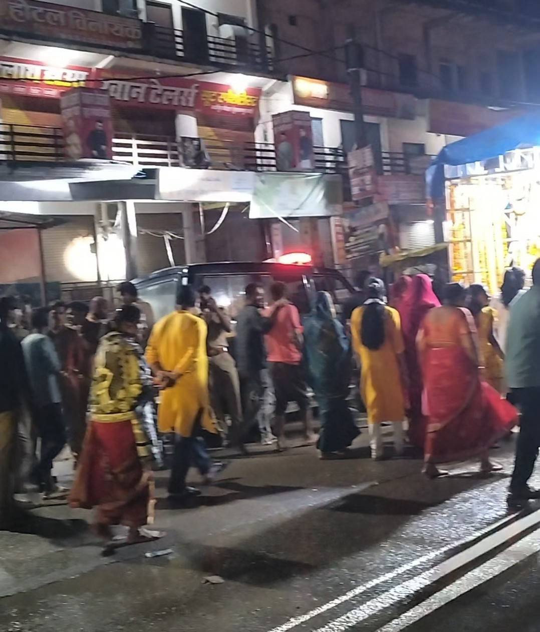 आंधी-पानी भी नहीं डिगा आस्था का विश्वास, गूंजते रहे गणपति बप्पा मोरया के जयकारे