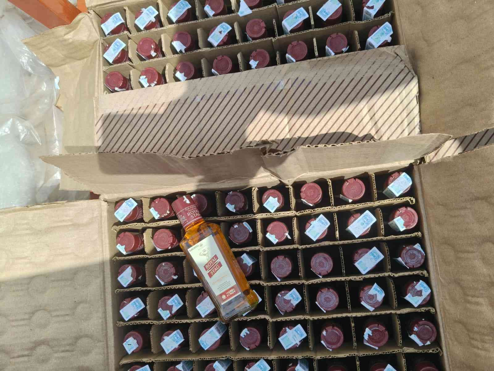 विशेष निरोधात्मक अभियान**आबकारी आयुक्त नमित मेहता निर्देशन में अवैध मदिरा पर बड़ी कार्रवाई**सवाईमाधोपुर में अवैध मदिरा से भरा ट्रक एवं बीकानेर में 3 स्प्रिट के टेंकर सीज**प्रदेश में अब तक एक करोड़ 5 लाख रूपए से अधिक की अंग्रेजी मदिरा की गई जब्त*