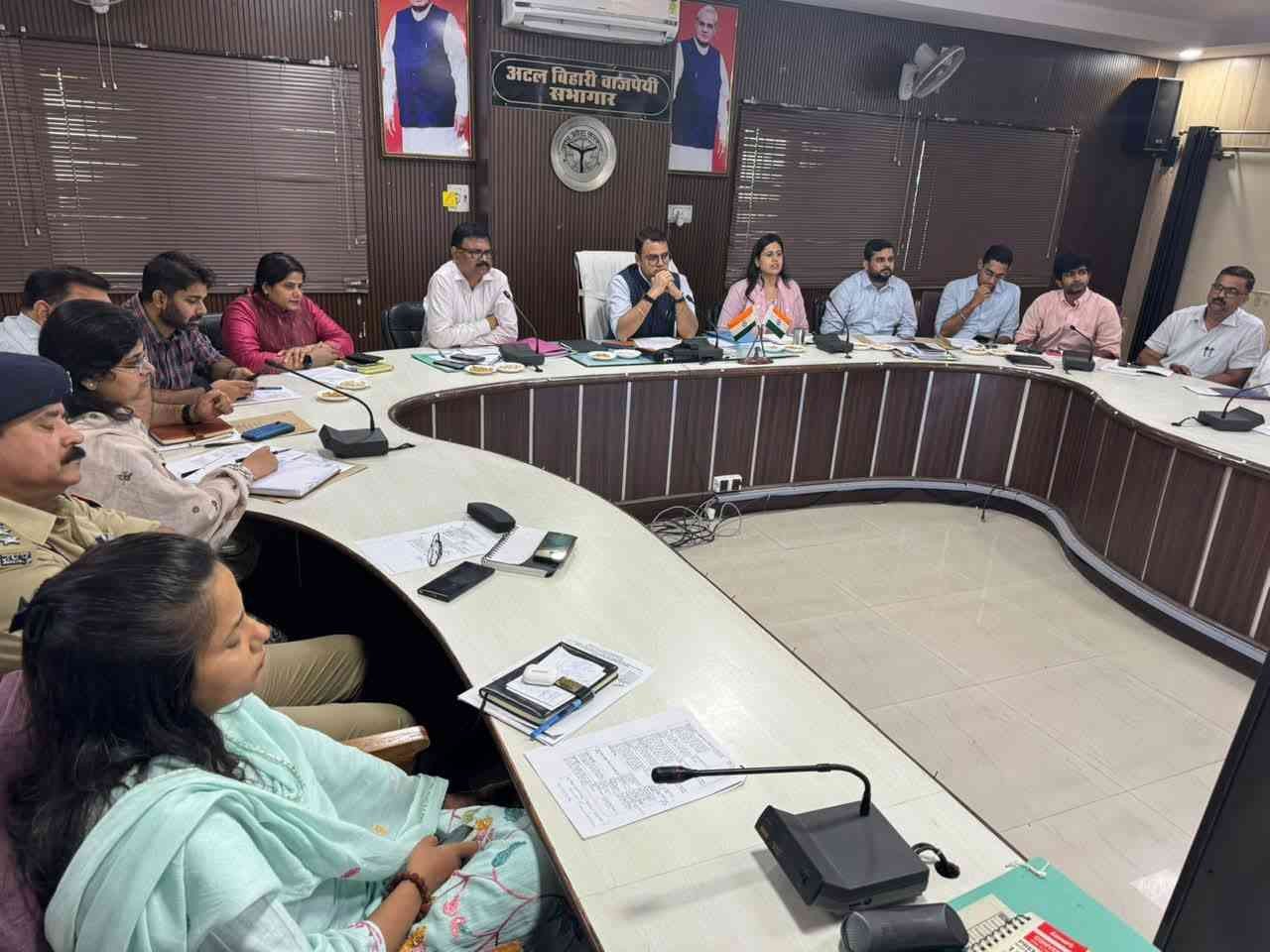 जनगणना-2027 के द्वितीय चरण को सफलतापूर्वक सम्पन्न कराएं अधिकारी: डीएम