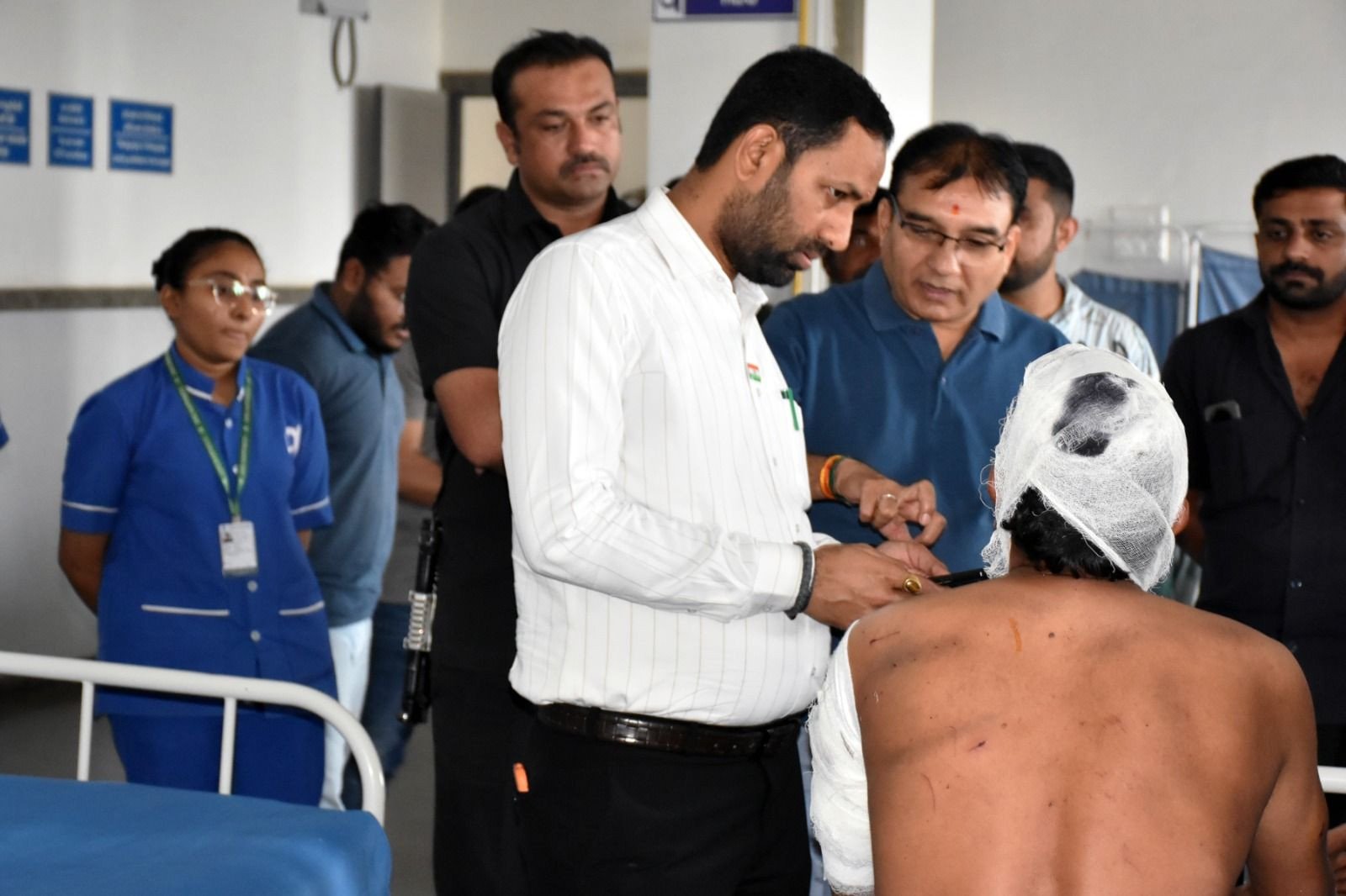 वडीया के अरजणसुख और तोरी क्षेत्र में शेरनी के हमले में घायल वनकर्मी सहित 4 अन्य नागरिक अमरेली शांताबा सिविल अस्पताल में उपचाराधीन