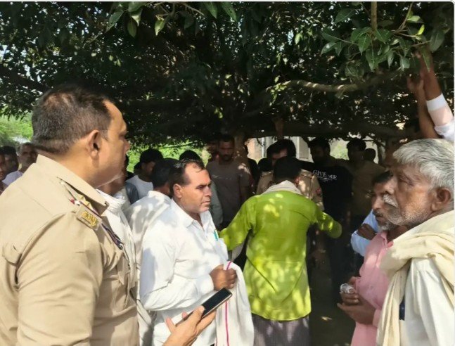 बदायूं में रविवार शाम करीब 5 बजे युवती की संदिग्ध हालात में मौत हो गई। गांव में चर्चा है कि शबनम ने जहर खा लिया था। 