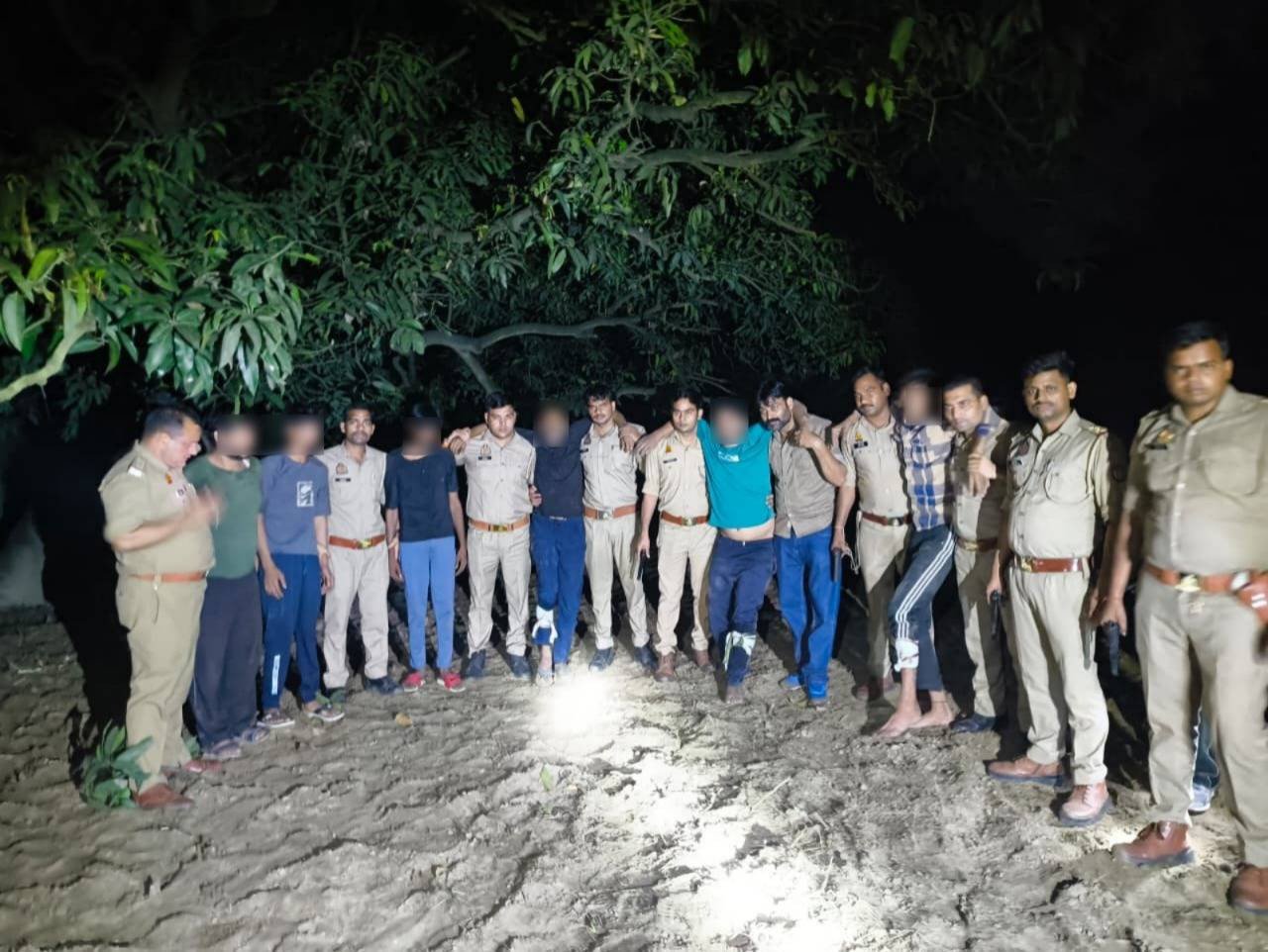 हापुड़ गोकशी की फिराक में घूम रहे बदमाशों से पुलिस की मुठभेड़, तीन घायल समेत छह गिरफ्तार