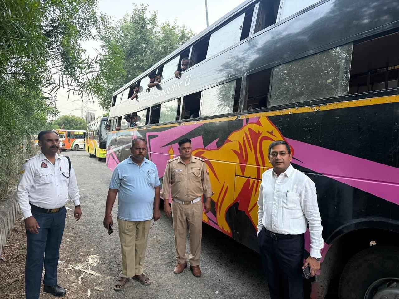अनाधिकृत और ओवरलोड बसों पर परिवहन विभाग की कार्रवाई, 8 बसें बंद और 12 का चालान