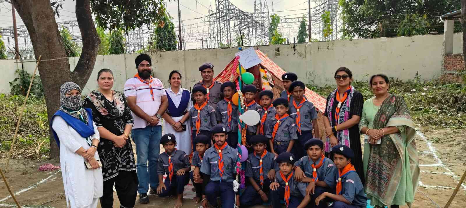 टेंट निर्माण और बिना आग-बर्तन के भोजन तैयार कर बच्चों ने दिखाई प्रतिभा
