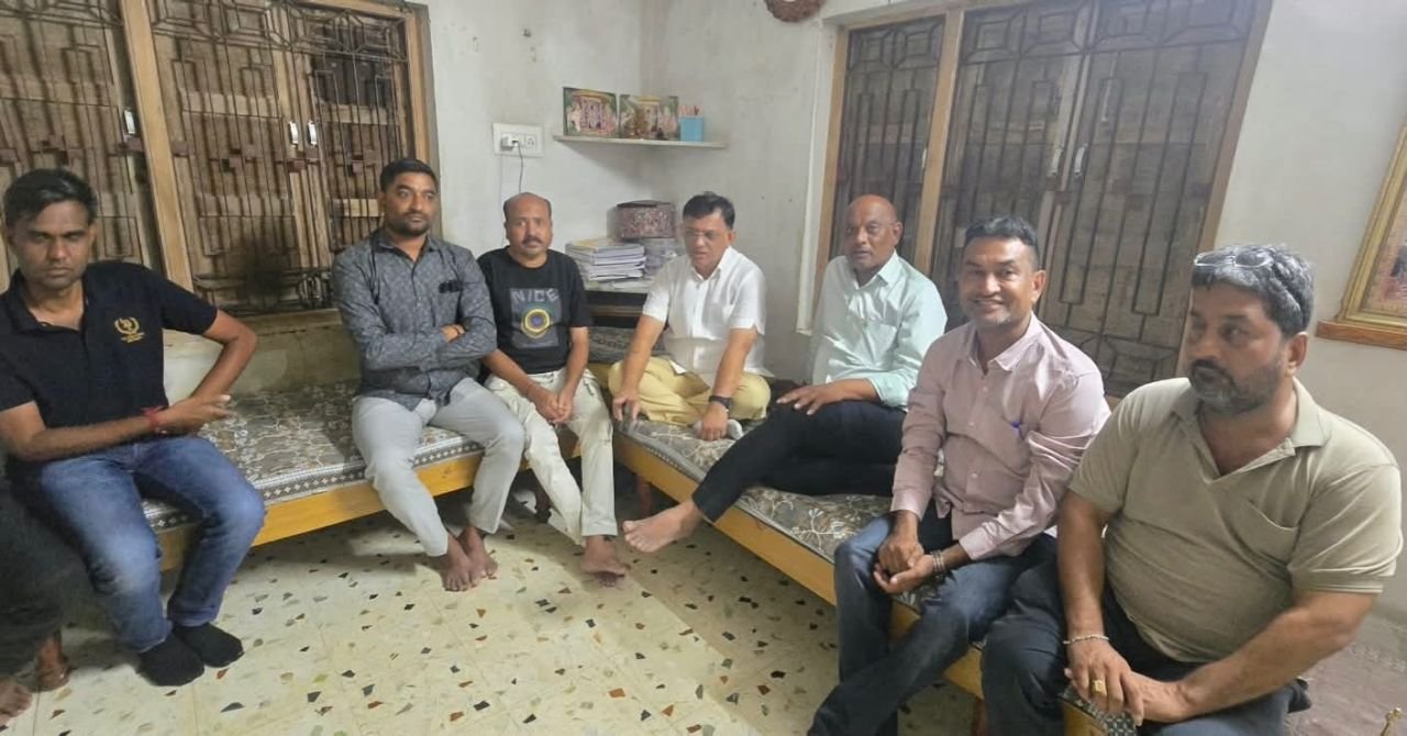अमरेली के मोटा लीलिया में किरीटभाई रवाणी के निवास पर सांसद भरत सुतरिया ने की शुभेच्छा मुलाकात*