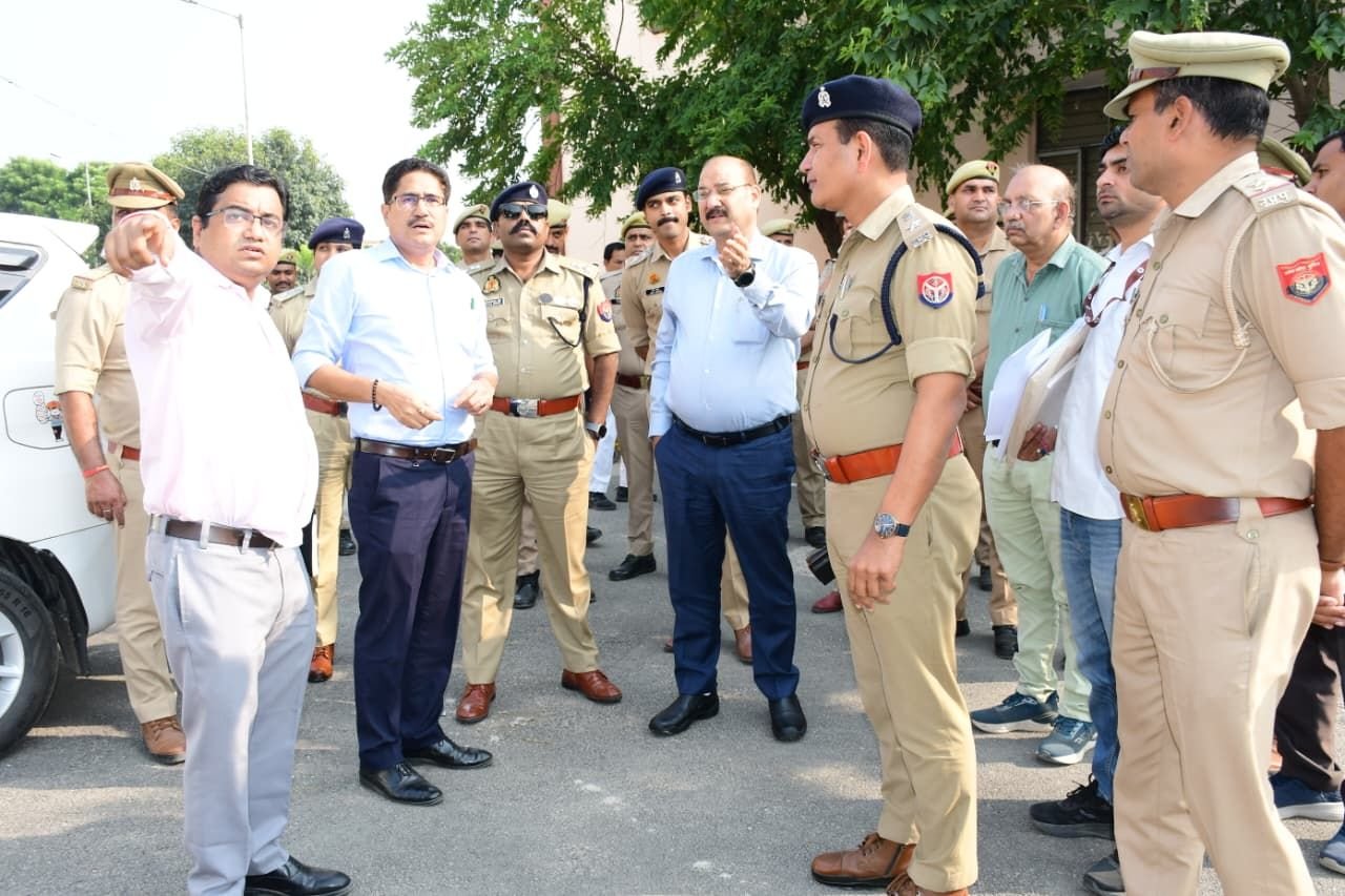 सरदार वल्लभभाई पटेल कृषि विवि में बने मतपेटिका केंद्र का डीएम-एसएसपी ने किया निरीक्षण, CCTV व पुलिस बल की मुस्तैदी जांची