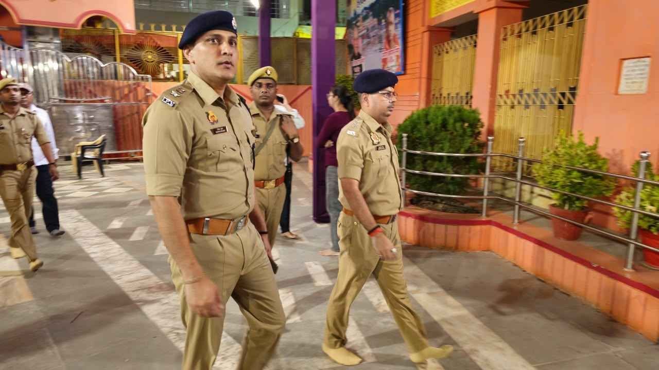 नवरात्रि से पहले एक्शन में प्रतापगढ़ पुलिस, SP दीपक भूकर ने बेल्हा देवी धाम का किया निरीक्षण*
