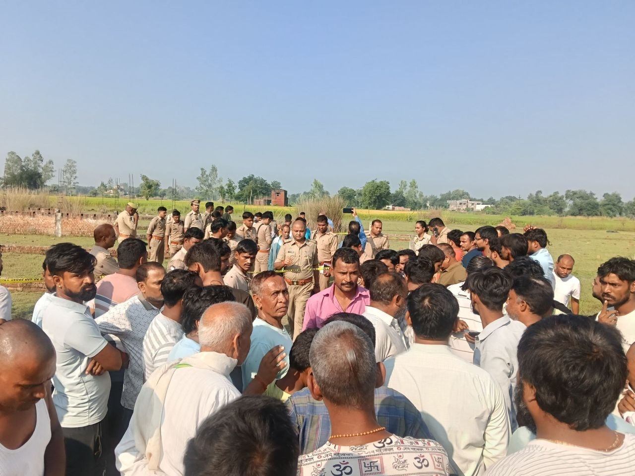 लालगंज कस्बा निवासी ईट पत्थरों से कूच कर युवक की बेरहमी से हत्या पुलिस ने शव भेजा पोस्टमार्टम को ।