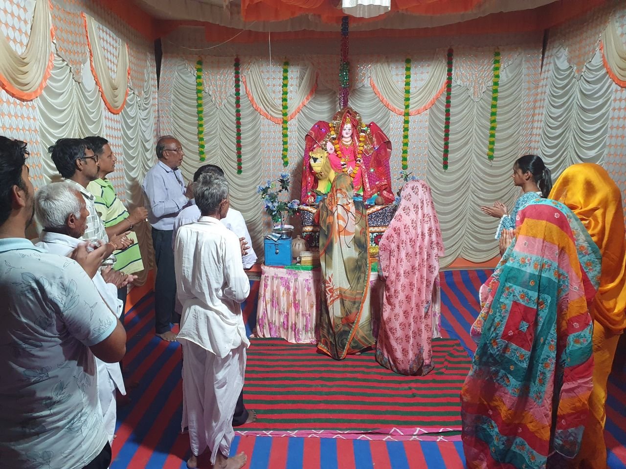 जाटावास में नवरात्र के चौथे दिन श्रद्धा के साथ हुई माँ दुर्गा की आरती