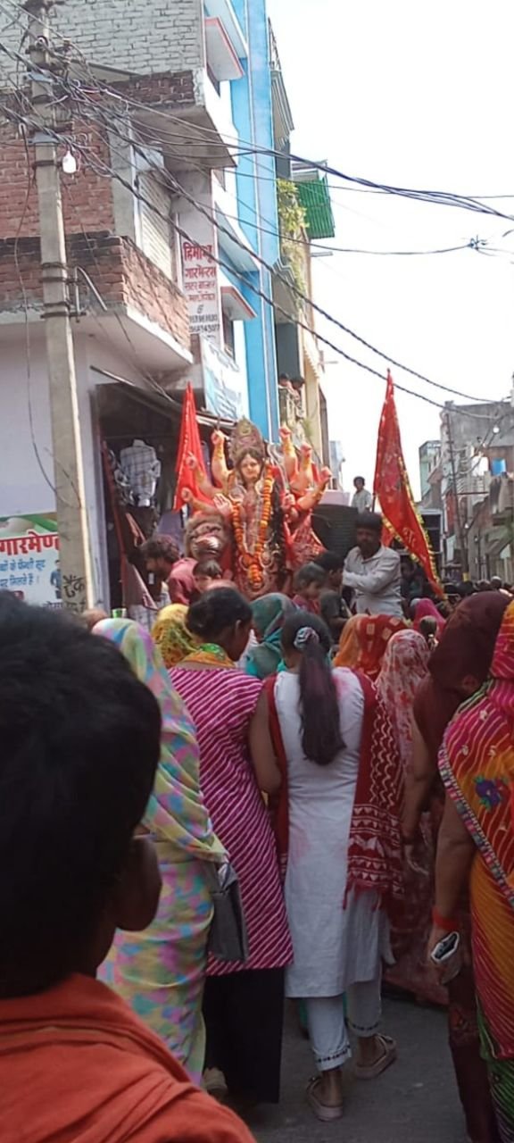 दुर्गा प्रतिमा विसर्जन बड़े ही धूमधाम से किया गया जिस दौरान भक्तों में काफी उत्साह दिखा सुरक्षा व्यवस्था के तहत मौके पर पुलिस पर मौजूद रहा
