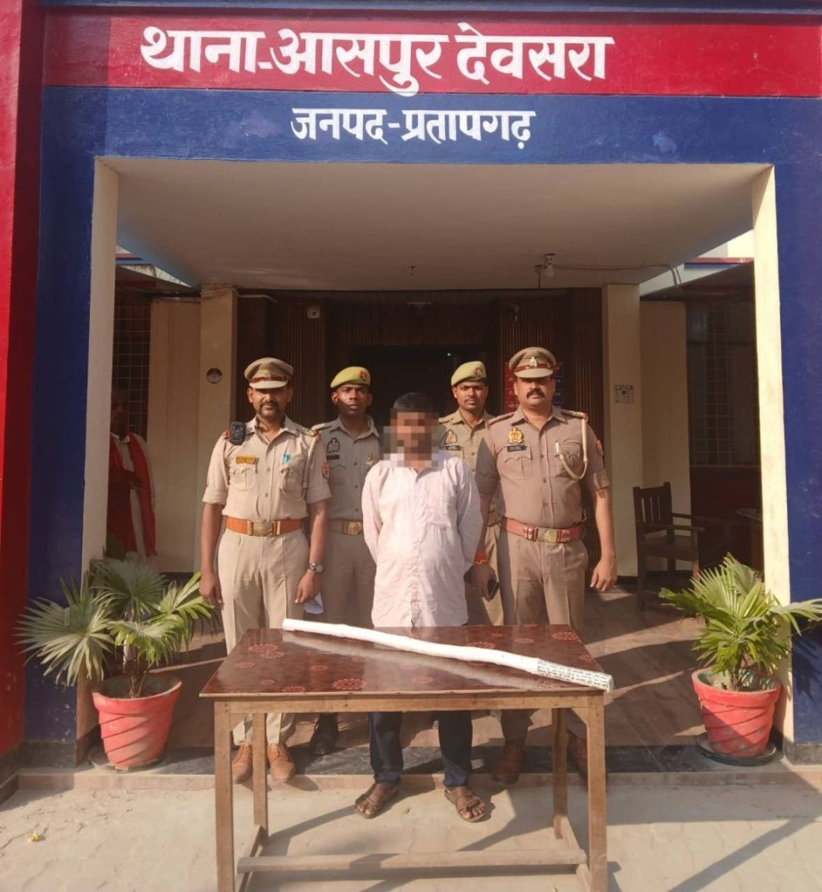 पुरानी रंजिश में पड़ोसी को पीट-पीटकर मार डाला, हत्यारोपी गिरफ्तार - बांस का डंडा बरामद*