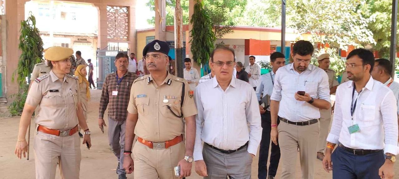 पंचायतीराज आम चुनाव 2026 संभागीय आयुक्त एवं अजमेर रेंज पुलिस महानिरीक्षक ने किया मतदान केंद्रों का निरीक्षण