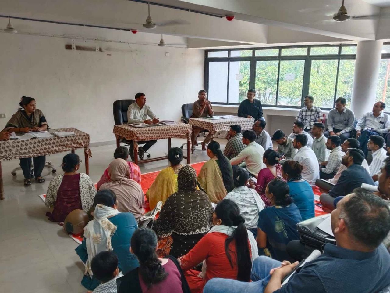 खांभा में मतदाता पंजीकरण अधिकारी की अध्यक्षता में BLO सुपरवाइजरों की समीक्षा बैठक आयोजित
